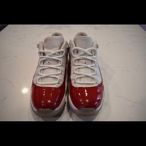 Jordan 11 Retro Low Cherry (2016)